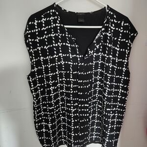 Ann Taylor Black and White Geometric Blouse